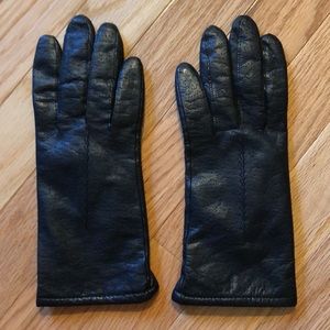 Fownes vintage black genuine leather women’s gloves Size 7 1/2 lined